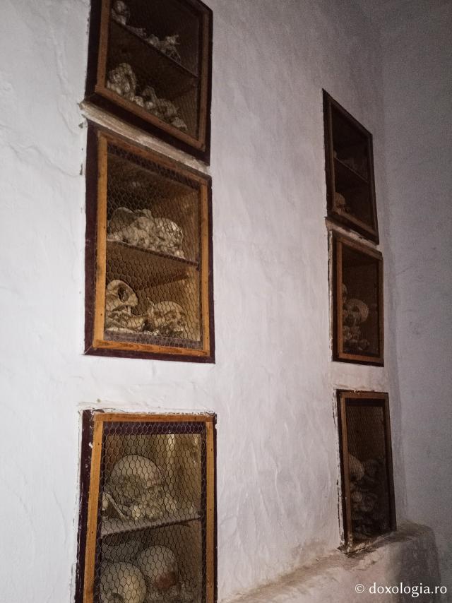 Osuarul Mănăstirii „Sfânta Ecaterina” din Muntele Sinai – loc de închinare și meditație pentru pelerini Osuarul Mănăstirii „Sfânta Ecaterina” din Muntele Sinai – loc de închinare și meditație pentru pelerini