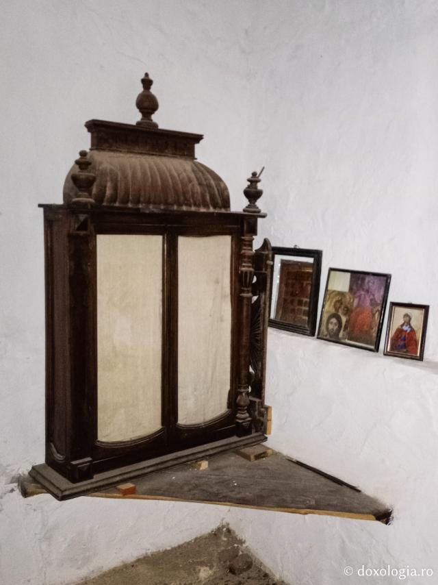 Osuarul Mănăstirii „Sfânta Ecaterina” din Muntele Sinai – loc de închinare și meditație pentru pelerini Osuarul Mănăstirii „Sfânta Ecaterina” din Muntele Sinai – loc de închinare și meditație pentru pelerini