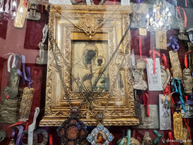 Clipe de rugăciune în Paraclisul Sfântului Ierarh Nectarie de la Patriarhia Alexandriei din Egipt / Foto: Magda Buftea Clipe de rugăciune în Paraclisul Sfântului Ierarh Nectarie de la Patriarhia Alexandriei din Egipt