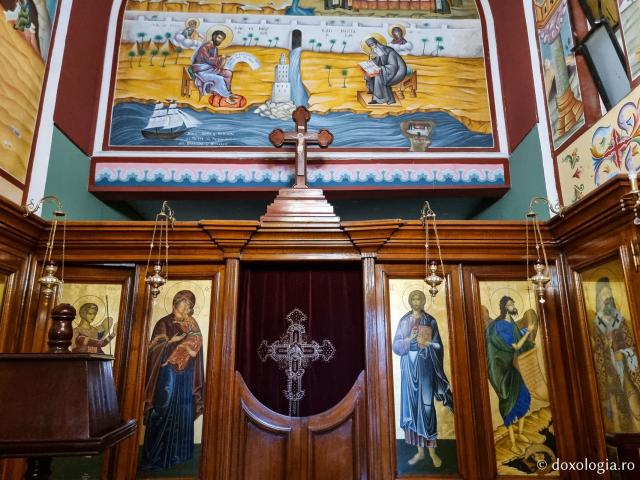Clipe de rugăciune în Paraclisul Sfântului Ierarh Nectarie de la Patriarhia Alexandriei din Egipt / Foto: Magda Buftea Clipe de rugăciune în Paraclisul Sfântului Ierarh Nectarie de la Patriarhia Alexandriei din Egipt