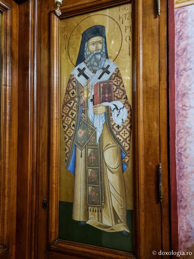 Clipe de rugăciune în Paraclisul Sfântului Ierarh Nectarie de la Patriarhia Alexandriei din Egipt / Foto: Magda Buftea Clipe de rugăciune în Paraclisul Sfântului Ierarh Nectarie de la Patriarhia Alexandriei din Egipt