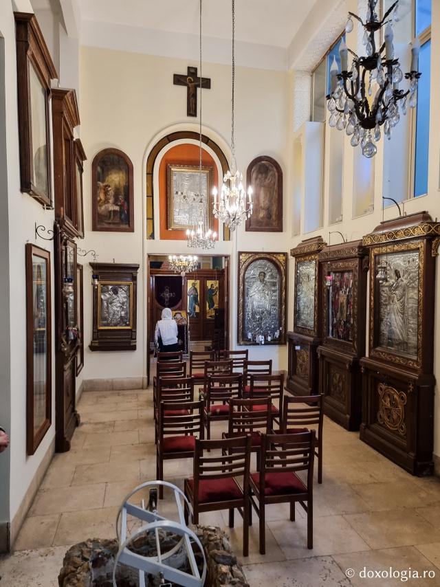 Clipe de rugăciune în Paraclisul Sfântului Ierarh Nectarie de la Patriarhia Alexandriei din Egipt / Foto: Magda Buftea Clipe de rugăciune în Paraclisul Sfântului Ierarh Nectarie de la Patriarhia Alexandriei din Egipt