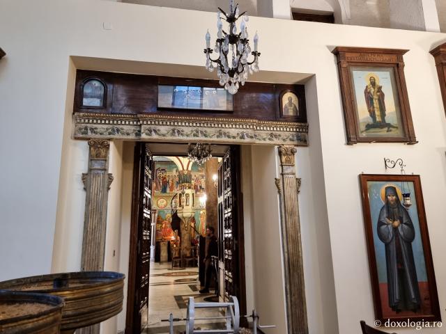 Clipe de rugăciune în Paraclisul Sfântului Ierarh Nectarie de la Patriarhia Alexandriei din Egipt / Foto: Magda Buftea Clipe de rugăciune în Paraclisul Sfântului Ierarh Nectarie de la Patriarhia Alexandriei din Egipt
