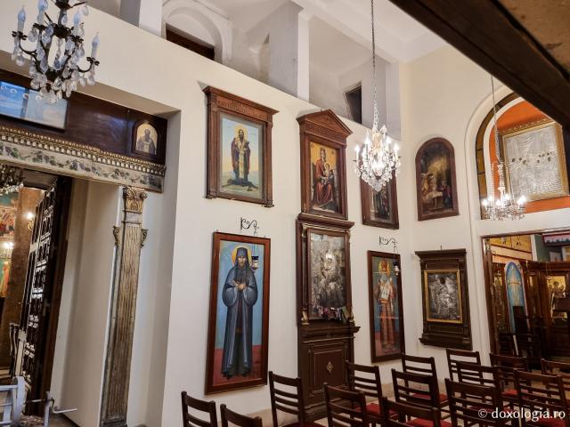 Clipe de rugăciune în Paraclisul Sfântului Ierarh Nectarie de la Patriarhia Alexandriei din Egipt / Foto: Magda Buftea Clipe de rugăciune în Paraclisul Sfântului Ierarh Nectarie de la Patriarhia Alexandriei din Egipt