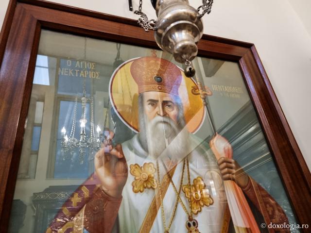 Clipe de rugăciune în Paraclisul Sfântului Ierarh Nectarie de la Patriarhia Alexandriei din Egipt / Foto: Magda Buftea Clipe de rugăciune în Paraclisul Sfântului Ierarh Nectarie de la Patriarhia Alexandriei din Egipt