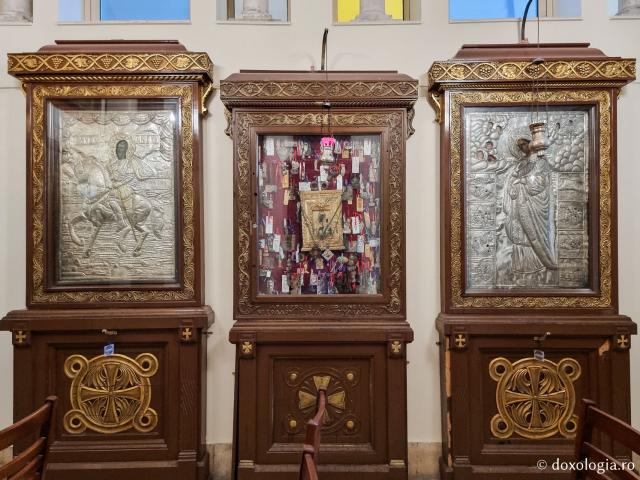 Clipe de rugăciune în Paraclisul Sfântului Ierarh Nectarie de la Patriarhia Alexandriei din Egipt / Foto: Magda Buftea Clipe de rugăciune în Paraclisul Sfântului Ierarh Nectarie de la Patriarhia Alexandriei din Egipt