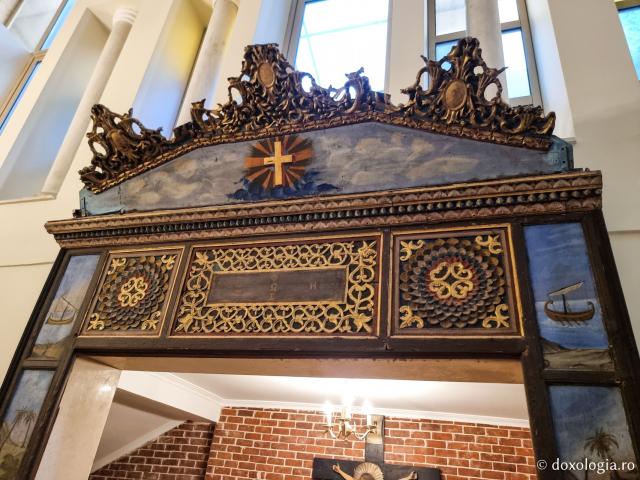 Momente de tihnă în Paraclisul „Sfântul Nichifor Leprosul” din Catedrala Patriarhiei Ortodoxe a Alexandriei şi a întregii Africi / Foto: Magda Buftea Momente de tihnă în Paraclisul „Sfântul Nichifor Leprosul” din Catedrala Patriarhiei Ortodoxe a Alexandriei şi a întregii Africi