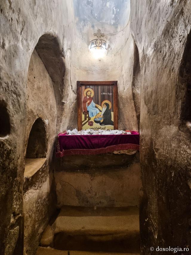 Peștera Sfântului Cuvios Paisie cel Mare – locul marilor nevoințe ale Avvei Bishoi / Foto: Magda Buftea Peștera Sfântului Cuvios Paisie cel Mare – locul marilor nevoințe ale Avvei Bishoi