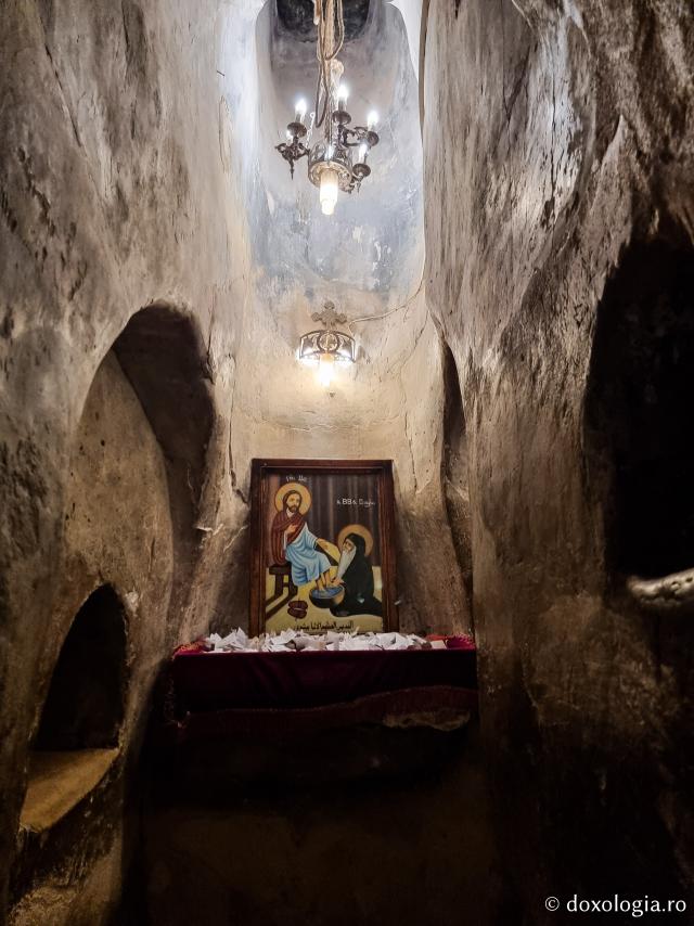 Peștera Sfântului Cuvios Paisie cel Mare – locul marilor nevoințe ale Avvei Bishoi / Foto: Magda Buftea Peștera Sfântului Cuvios Paisie cel Mare – locul marilor nevoințe ale Avvei Bishoi