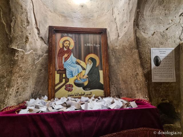 Peștera Sfântului Cuvios Paisie cel Mare – locul marilor nevoințe ale Avvei Bishoi / Foto: Magda Buftea Peștera Sfântului Cuvios Paisie cel Mare – locul marilor nevoințe ale Avvei Bishoi