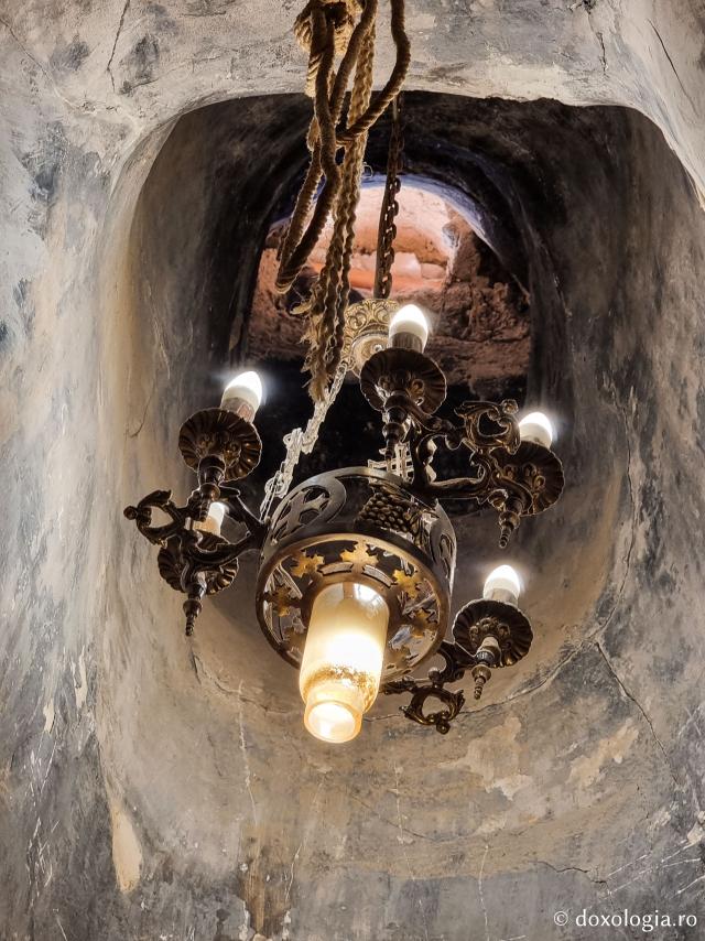Peștera Sfântului Cuvios Paisie cel Mare – locul marilor nevoințe ale Avvei Bishoi / Foto: Magda Buftea Peștera Sfântului Cuvios Paisie cel Mare – locul marilor nevoințe ale Avvei Bishoi