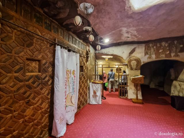 Peștera Sfântului Cuvios Pavel Tebeul ‒ locul de nevoință al primului pustnic din istoria creștinismului / Foto: Magda Buftea Peștera Sfântului Cuvios Pavel Tebeul ‒ locul de nevoință al primului pustnic din istoria creștinismului