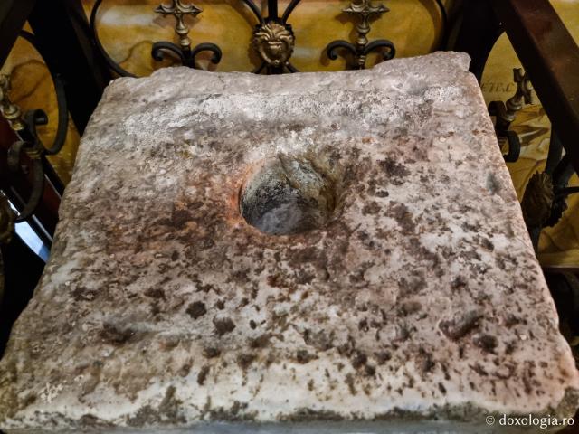 Piatra pe care a fost martirizată Sfânta Mare Muceniță Ecaterina