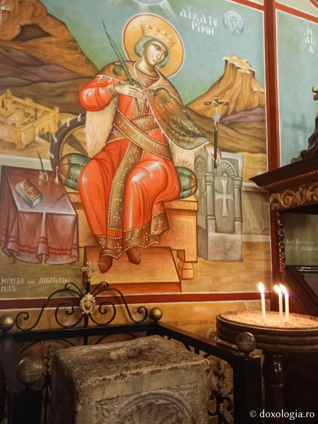 Piatra pe care a fost martirizată Sfânta Mare Muceniță Ecaterina se păstrează în biserica Mănăstirii „Sfântul Cuvios Sava cel Sfinţit“ din Alexandria, Egipt.