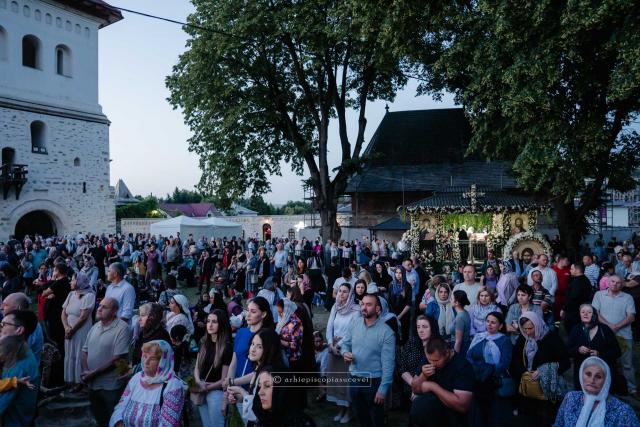 Slujbă de Priveghere a Sfântului Mare Mucenic Ioan cel Nou / Foto: Sebastian Lazăr - Arhiepiscopia Sucevei și Rădăuților Slujbă de Priveghere a Sfântului Mare Mucenic Ioan cel Nou