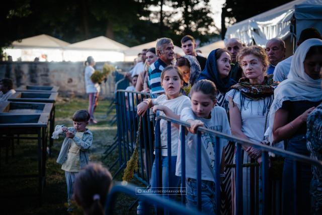 Slujbă de Priveghere a Sfântului Mare Mucenic Ioan cel Nou / Foto: Sebastian Lazăr - Arhiepiscopia Sucevei și Rădăuților Slujbă de Priveghere a Sfântului Mare Mucenic Ioan cel Nou