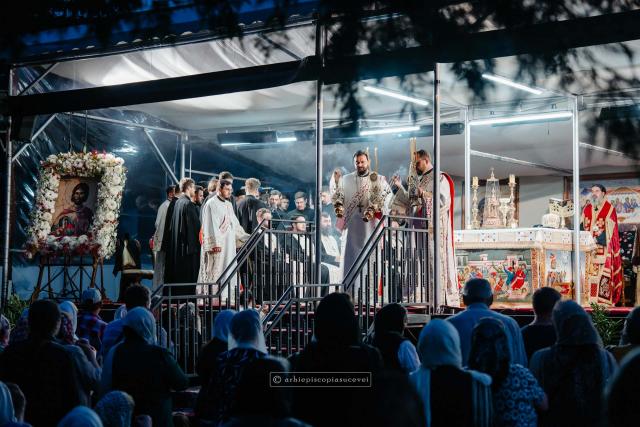 Slujbă de Priveghere a Sfântului Mare Mucenic Ioan cel Nou / Foto: Sebastian Lazăr - Arhiepiscopia Sucevei și Rădăuților Slujbă de Priveghere a Sfântului Mare Mucenic Ioan cel Nou