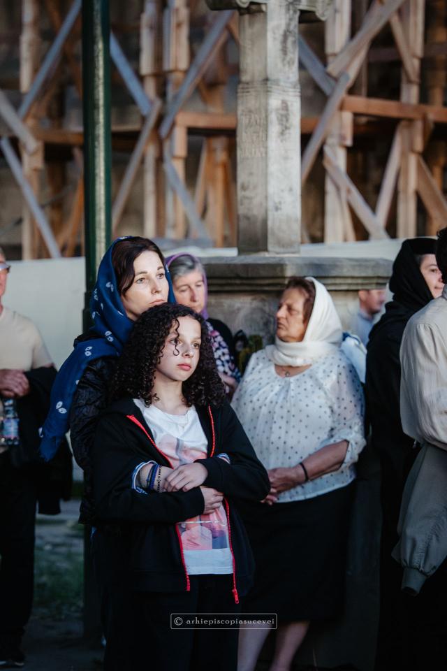 Slujbă de Priveghere a Sfântului Mare Mucenic Ioan cel Nou / Foto: Sebastian Lazăr - Arhiepiscopia Sucevei și Rădăuților Slujbă de Priveghere a Sfântului Mare Mucenic Ioan cel Nou