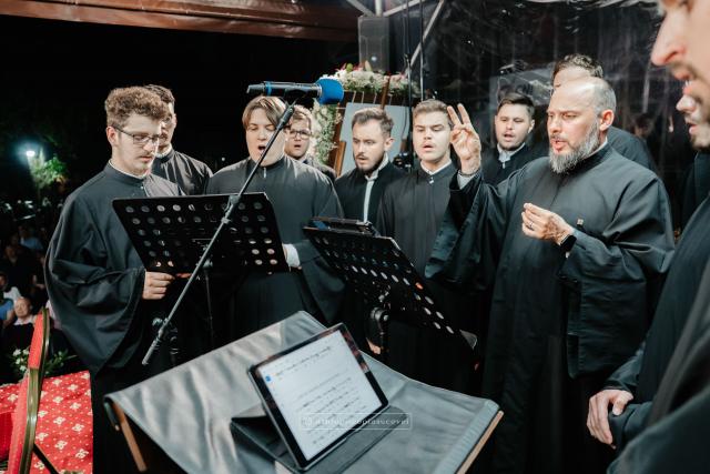 Slujbă de Priveghere a Sfântului Mare Mucenic Ioan cel Nou / Foto: Sebastian Lazăr - Arhiepiscopia Sucevei și Rădăuților Slujbă de Priveghere a Sfântului Mare Mucenic Ioan cel Nou
