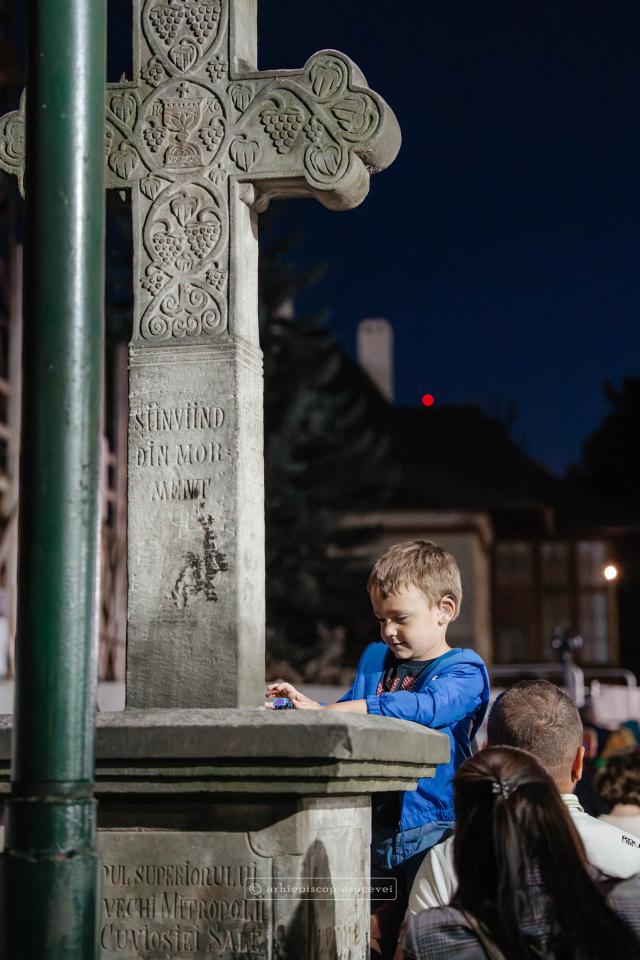 Slujbă de Priveghere a Sfântului Mare Mucenic Ioan cel Nou / Foto: Sebastian Lazăr - Arhiepiscopia Sucevei și Rădăuților Slujbă de Priveghere a Sfântului Mare Mucenic Ioan cel Nou