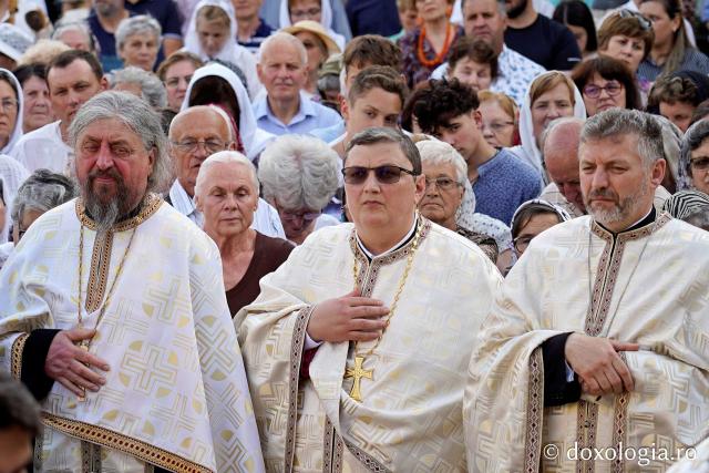 Procesiune cu moaștele Sfântului Iosif cel Milostiv la hramul orașului Piatra Neamț / foto: Flavius Popa (Foto) Procesiune cu moaștele Sfântului Iosif cel Milostiv la hramul orașului Piatra Neamț