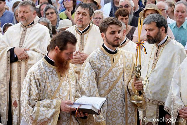 Procesiune cu moaștele Sfântului Iosif cel Milostiv la hramul orașului Piatra Neamț / foto: Flavius Popa (Foto) Procesiune cu moaștele Sfântului Iosif cel Milostiv la hramul orașului Piatra Neamț