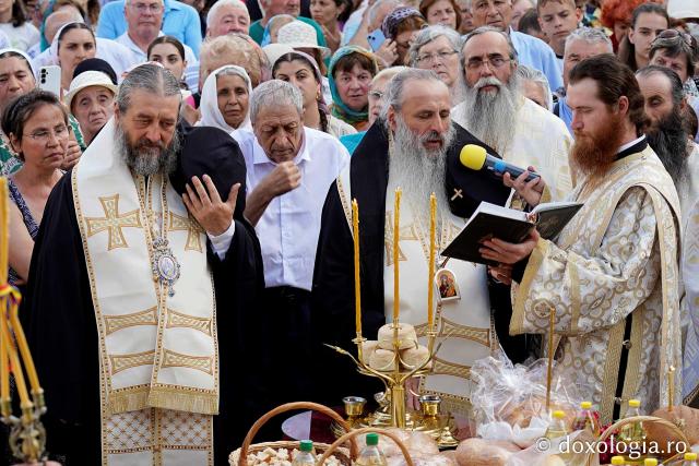 Procesiune cu moaștele Sfântului Iosif cel Milostiv la hramul orașului Piatra Neamț / foto: Flavius Popa (Foto) Procesiune cu moaștele Sfântului Iosif cel Milostiv la hramul orașului Piatra Neamț