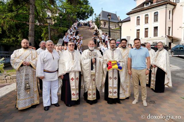Procesiune cu moaștele Sfântului Iosif cel Milostiv la hramul orașului Piatra Neamț / foto: Flavius Popa (Foto) Procesiune cu moaștele Sfântului Iosif cel Milostiv la hramul orașului Piatra Neamț