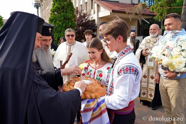 Procesiune cu moaștele Sfântului Iosif cel Milostiv la hramul orașului Piatra Neamț / foto: Flavius Popa (Foto) Procesiune cu moaștele Sfântului Iosif cel Milostiv la hramul orașului Piatra Neamț
