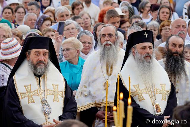 Procesiune cu moaștele Sfântului Iosif cel Milostiv la hramul orașului Piatra Neamț / foto: Flavius Popa (Foto) Procesiune cu moaștele Sfântului Iosif cel Milostiv la hramul orașului Piatra Neamț