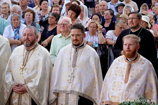 Procesiune cu moaștele Sfântului Iosif cel Milostiv la hramul orașului Piatra Neamț / foto: Flavius Popa (Foto) Procesiune cu moaștele Sfântului Iosif cel Milostiv la hramul orașului Piatra Neamț