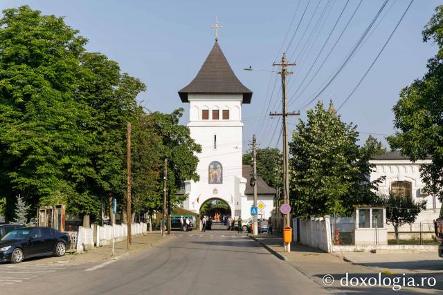 Sărbătoarea Sfintei Mari Mucenițe Chiriachi la Catedrala Episcopală din Huși / Foto: pr. Silviu Cluci Sărbătoarea Sfintei Mari Mucenițe Chiriachi la Catedrala Episcopală din Huși