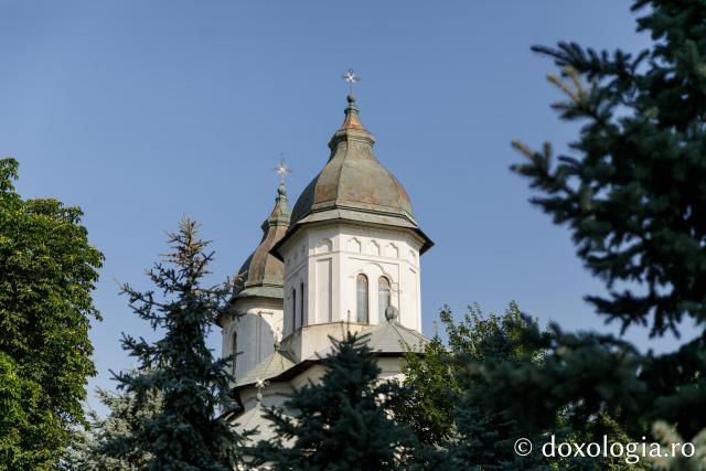 Sărbătoarea Sfintei Mari Mucenițe Chiriachi la Catedrala Episcopală din Huși / Foto: pr. Silviu Cluci Sărbătoarea Sfintei Mari Mucenițe Chiriachi la Catedrala Episcopală din Huși