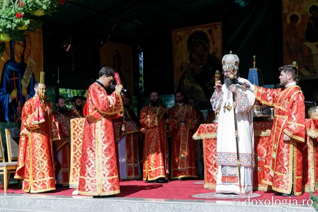 Sărbătoarea Sfintei Mari Mucenițe Chiriachi la Catedrala Episcopală din Huși / Foto: pr. Silviu Cluci Sărbătoarea Sfintei Mari Mucenițe Chiriachi la Catedrala Episcopală din Huși