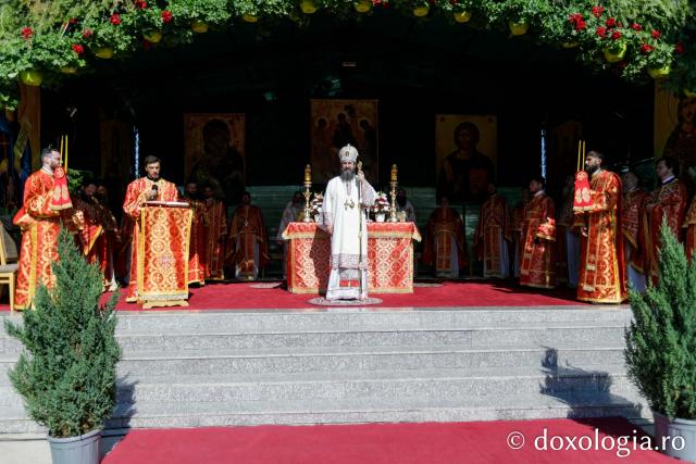 Sărbătoarea Sfintei Mari Mucenițe Chiriachi la Catedrala Episcopală din Huși / Foto: pr. Silviu Cluci Sărbătoarea Sfintei Mari Mucenițe Chiriachi la Catedrala Episcopală din Huși