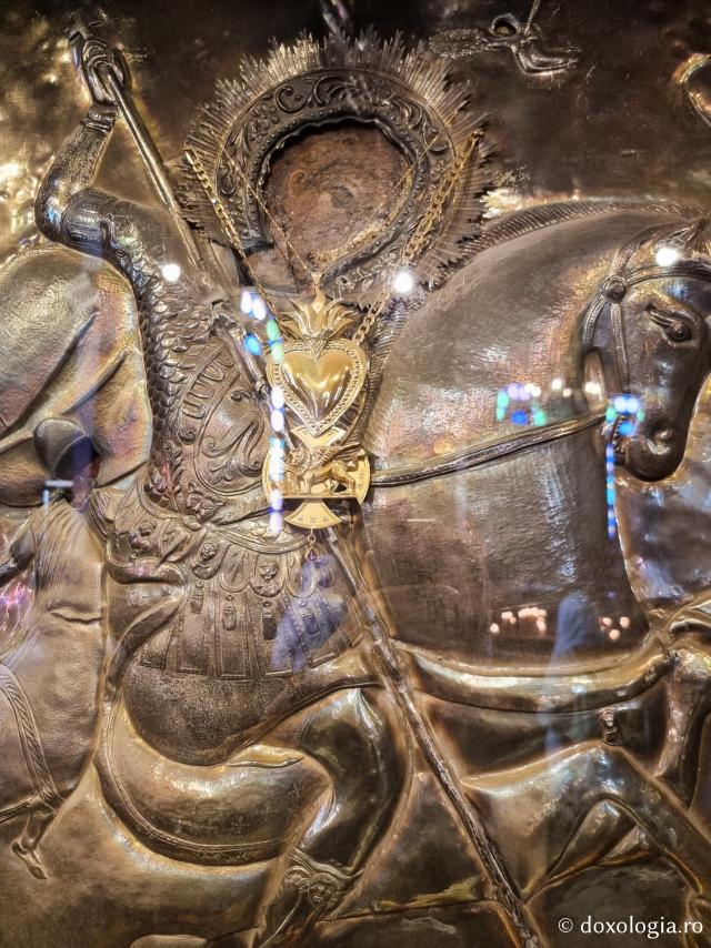 Icoana făcătoare de minuni a Sfântului Mare Mucenic Gheorghe din biserica ortodoxă greacă din Cairo / Foto: Magda Buftea Icoana făcătoare de minuni a Sfântului Mare Mucenic Gheorghe din biserica ortodoxă greacă din Cairo