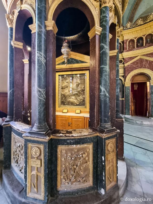 Icoana făcătoare de minuni a Sfântului Mare Mucenic Gheorghe din biserica ortodoxă greacă din Cairo / Foto: Magda Buftea Icoana făcătoare de minuni a Sfântului Mare Mucenic Gheorghe din biserica ortodoxă greacă din Cairo