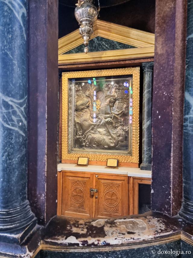 Icoana făcătoare de minuni a Sfântului Mare Mucenic Gheorghe din biserica ortodoxă greacă din Cairo / Foto: Magda Buftea Icoana făcătoare de minuni a Sfântului Mare Mucenic Gheorghe din biserica ortodoxă greacă din Cairo