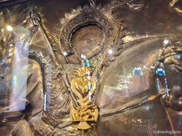 Icoana făcătoare de minuni a Sfântului Mare Mucenic Gheorghe din biserica ortodoxă greacă din Cairo / Foto: Magda Buftea Icoana făcătoare de minuni a Sfântului Mare Mucenic Gheorghe din biserica ortodoxă greacă din Cairo