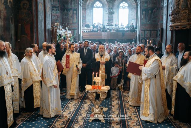 Slujba de ipopsifiere a Părintelui Arhimandrit Teofil Anăstăsoaie, Episcop-vicar ales al Arhiepiscopiei Romanului și Bacăului/ sursa foto: eprb.ro Slujba de ipopsifiere a Părintelui Arhimandrit Teofil Anăstăsoaie, Episcop-vicar ales al Arhiepiscopiei Romanului și Bacăului