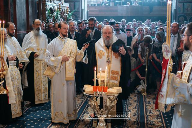 Slujba de ipopsifiere a Părintelui Arhimandrit Teofil Anăstăsoaie, Episcop-vicar ales al Arhiepiscopiei Romanului și Bacăului/ sursa foto: eprb.ro Slujba de ipopsifiere a Părintelui Arhimandrit Teofil Anăstăsoaie, Episcop-vicar ales al Arhiepiscopiei Romanului și Bacăului
