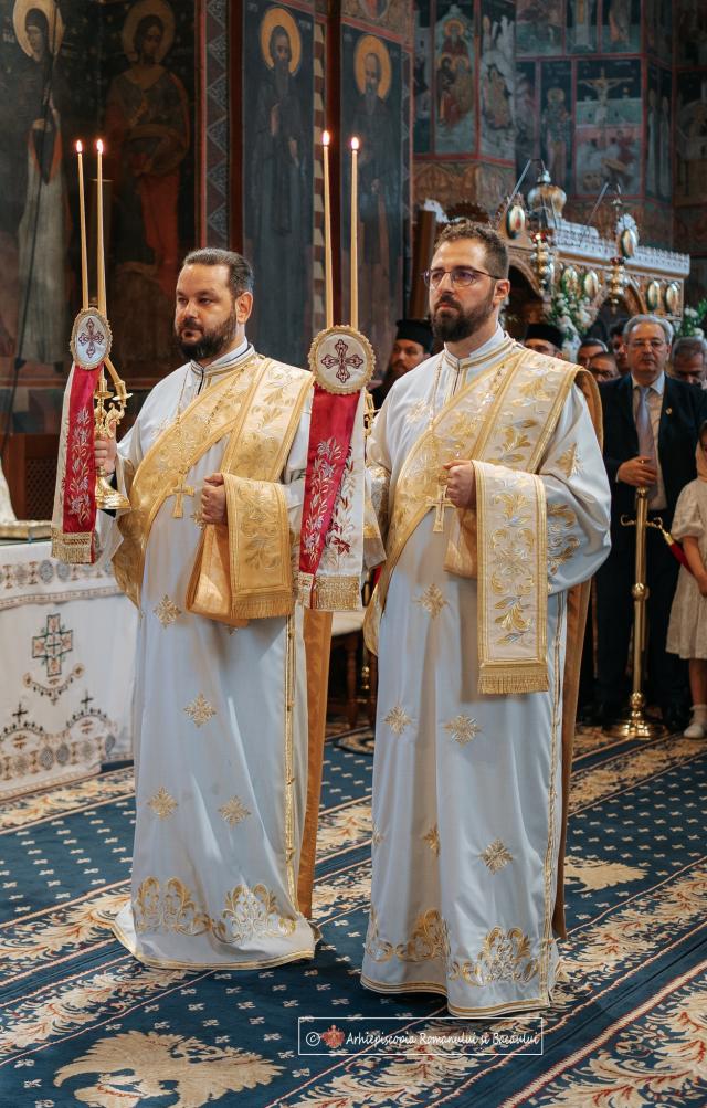 Slujba de ipopsifiere a Părintelui Arhimandrit Teofil Anăstăsoaie, Episcop-vicar ales al Arhiepiscopiei Romanului și Bacăului/ sursa foto: eprb.ro Slujba de ipopsifiere a Părintelui Arhimandrit Teofil Anăstăsoaie, Episcop-vicar ales al Arhiepiscopiei Romanului și Bacăului