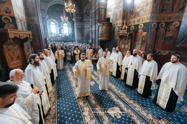 Slujba de ipopsifiere a Părintelui Arhimandrit Teofil Anăstăsoaie, Episcop-vicar ales al Arhiepiscopiei Romanului și Bacăului/ sursa foto: eprb.ro Slujba de ipopsifiere a Părintelui Arhimandrit Teofil Anăstăsoaie, Episcop-vicar ales al Arhiepiscopiei Romanului și Bacăului