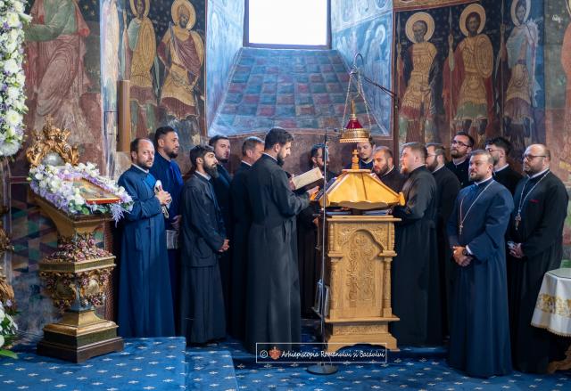 Slujba de ipopsifiere a Părintelui Arhimandrit Teofil Anăstăsoaie, Episcop-vicar ales al Arhiepiscopiei Romanului și Bacăului/ sursa foto: eprb.ro Slujba de ipopsifiere a Părintelui Arhimandrit Teofil Anăstăsoaie, Episcop-vicar ales al Arhiepiscopiei Romanului și Bacăului