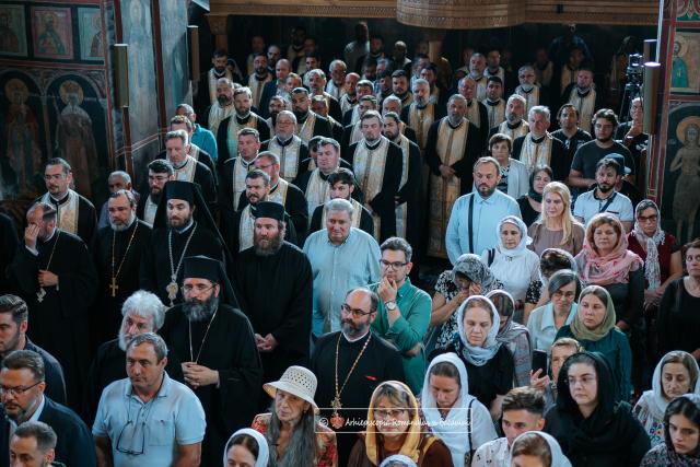 Slujba de ipopsifiere a Părintelui Arhimandrit Teofil Anăstăsoaie, Episcop-vicar ales al Arhiepiscopiei Romanului și Bacăului/ sursa foto: eprb.ro Slujba de ipopsifiere a Părintelui Arhimandrit Teofil Anăstăsoaie, Episcop-vicar ales al Arhiepiscopiei Romanului și Bacăului