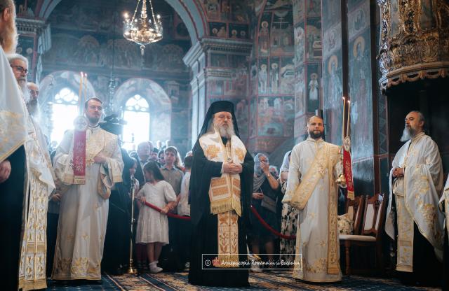 Slujba de ipopsifiere a Părintelui Arhimandrit Teofil Anăstăsoaie, Episcop-vicar ales al Arhiepiscopiei Romanului și Bacăului/ sursa foto: eprb.ro Slujba de ipopsifiere a Părintelui Arhimandrit Teofil Anăstăsoaie, Episcop-vicar ales al Arhiepiscopiei Romanului și Bacăului