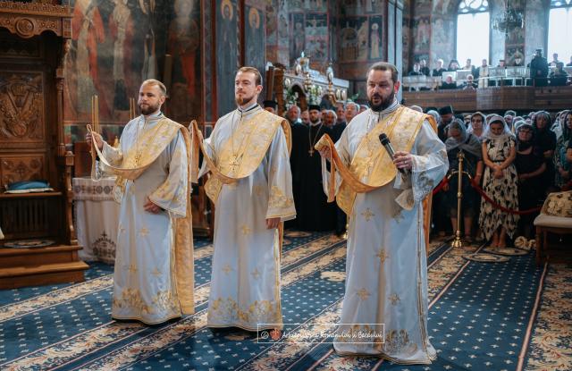 Slujba de ipopsifiere a Părintelui Arhimandrit Teofil Anăstăsoaie, Episcop-vicar ales al Arhiepiscopiei Romanului și Bacăului/ sursa foto: eprb.ro Slujba de ipopsifiere a Părintelui Arhimandrit Teofil Anăstăsoaie, Episcop-vicar ales al Arhiepiscopiei Romanului și Bacăului