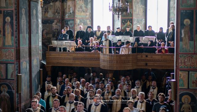Slujba de ipopsifiere a Părintelui Arhimandrit Teofil Anăstăsoaie, Episcop-vicar ales al Arhiepiscopiei Romanului și Bacăului/ sursa foto: eprb.ro Slujba de ipopsifiere a Părintelui Arhimandrit Teofil Anăstăsoaie, Episcop-vicar ales al Arhiepiscopiei Romanului și Bacăului