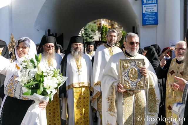 Sfânta Liturghie de la Proclamarea Canonizării Sfântului Cuvios Dometie cel Milostiv de la Râmeț / Foto: pr. Silviu Cluci Sfânta Liturghie de la Proclamarea Canonizării Sfântului Cuvios Dometie cel Milostiv de la Râmeț