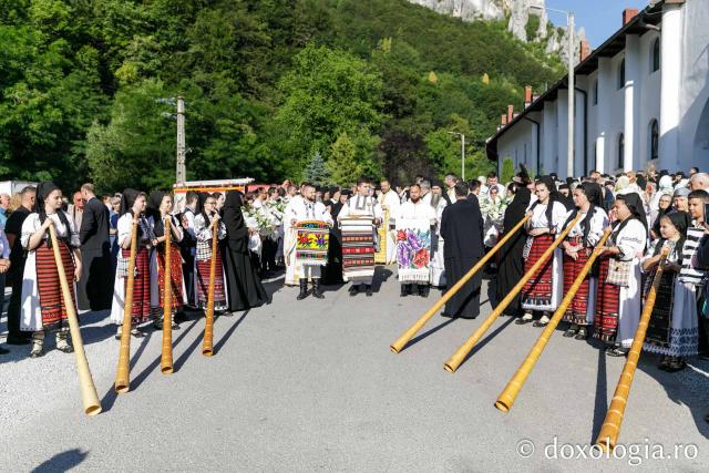 Sfânta Liturghie de la Proclamarea Canonizării Sfântului Cuvios Dometie cel Milostiv de la Râmeț / Foto: pr. Silviu Cluci Sfânta Liturghie de la Proclamarea Canonizării Sfântului Cuvios Dometie cel Milostiv de la Râmeț
